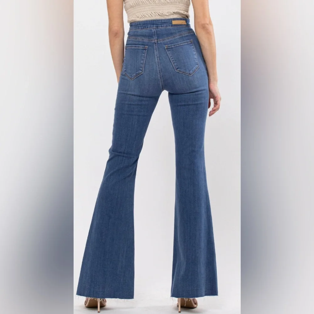 Classic Blue Flared Women Jeans - Picture 3 of 3